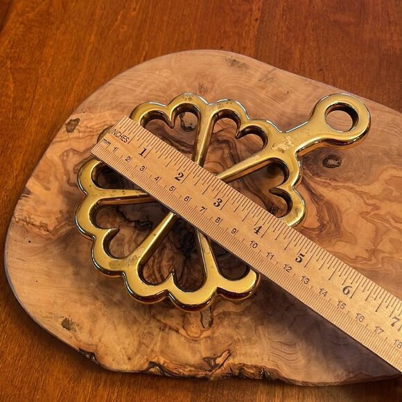 Baldwin heavy brass Circle of Hearts Trivet from the Shelburne Museum in Vermont - Picture 4 of 6